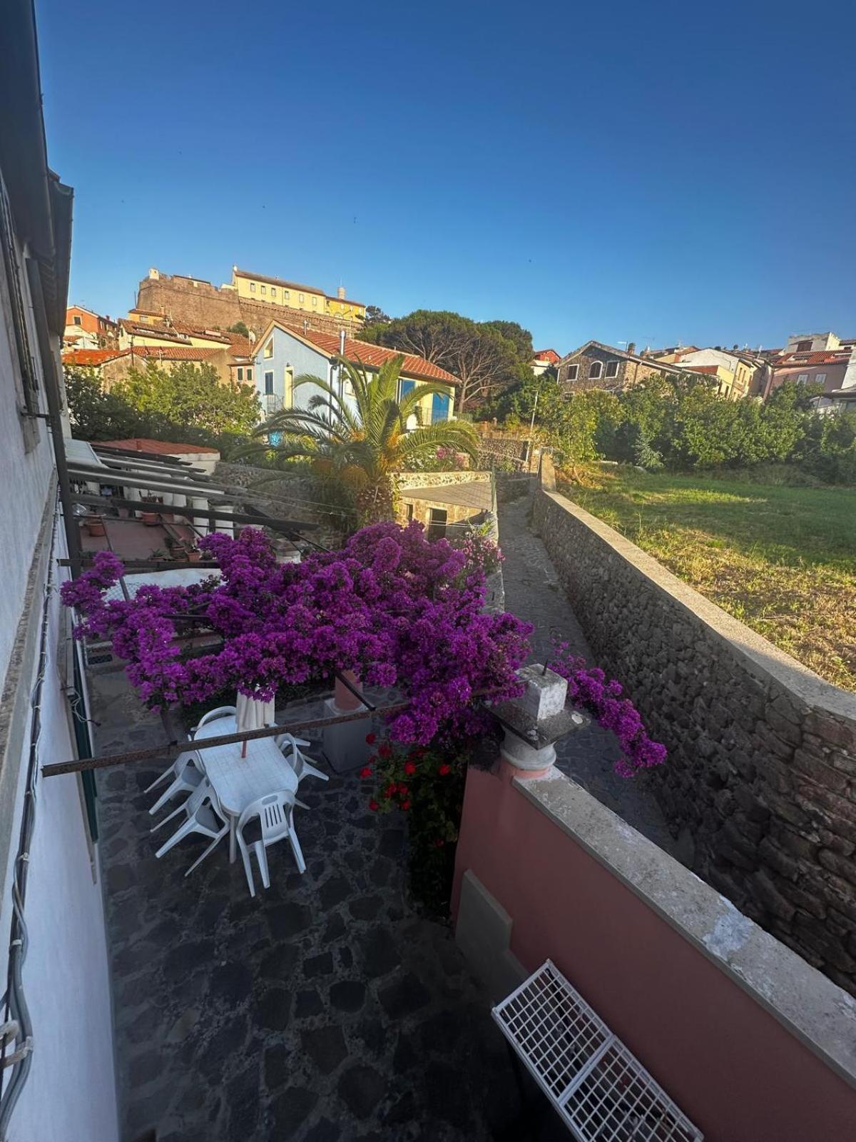 Maison Des Amis Villa Capraia Buitenkant foto